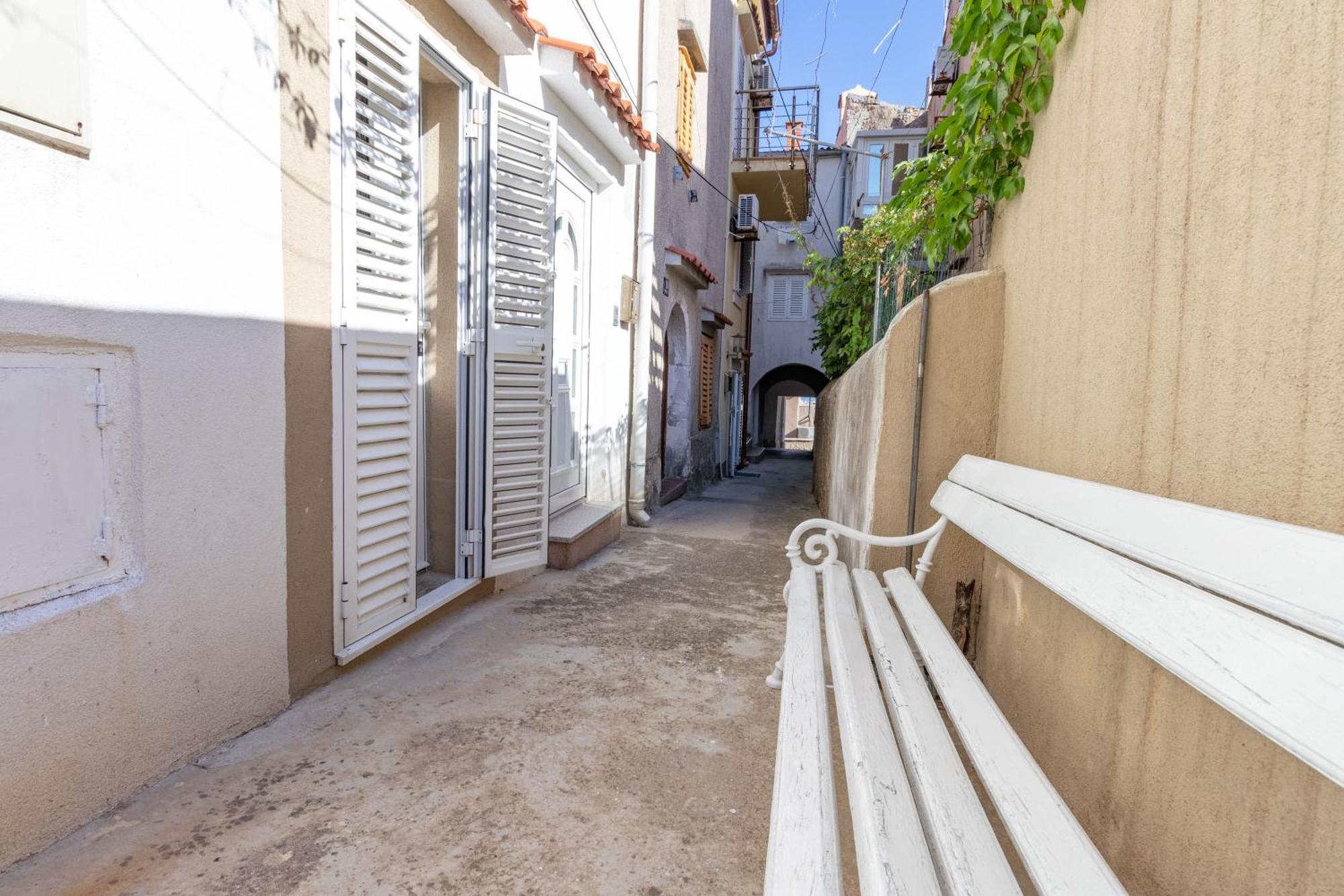 Ulica Dvori Narca 12 Apartment 4+2 Per. Baška Екстериор снимка