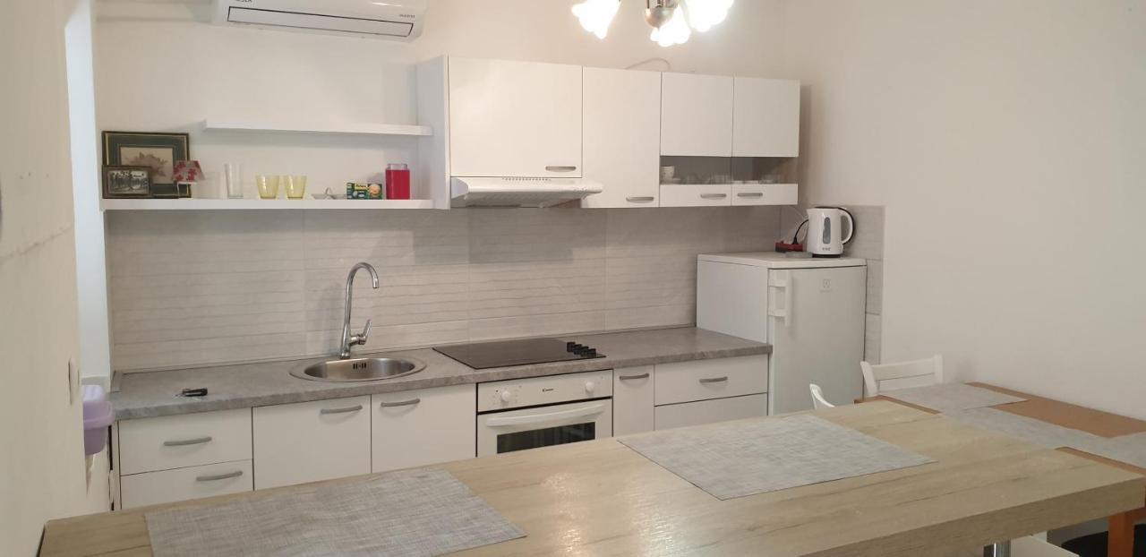 Ulica Dvori Narca 12 Apartment 4+2 Per. Baška Екстериор снимка